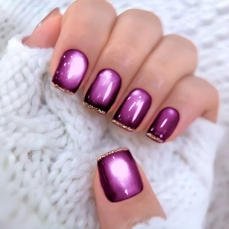 Nail Art Full Cat Eye - เล็บปลอมทรงสั้นทรงเหลี่ยมสำหรับผู้หญิงและเด็กผู้หญิง สีม่วงเงาแบบตาแมวพร้อมขอบกลิตเตอร์สีทอง แบบเต็มเล็บสำหรับติดตั้งง่าย