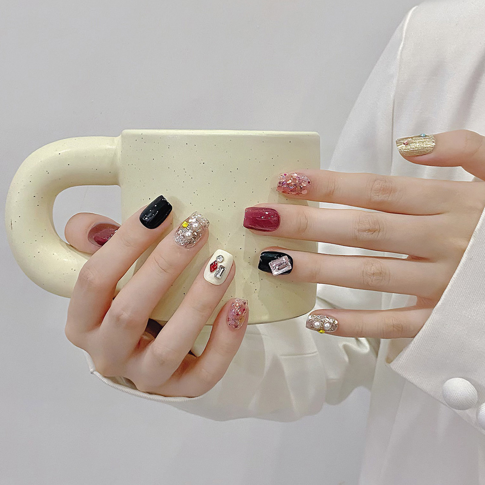 เล็บปลอมสีชมพูแวววาวแบบทำด้วยม - Nail Art Eye Cat บทวิจารณ์และราคา